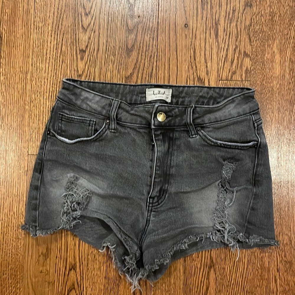 L.T.J. (Letter to Juliet) faded Black distressed denim shorts size medium